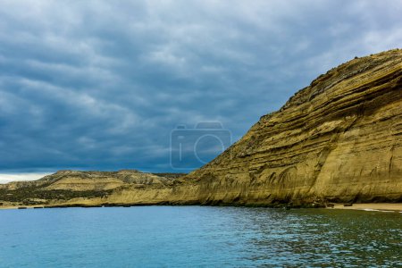 Téléchargez les photos : Paysage côtier avec falaises dans la péninsule Valdes, Patrimoine mondial, Patagonie Argentine - en image libre de droit