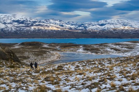 Téléchargez les photos : Touristes en Torres del Paine National Park Landscape, Patagonie, le Chili. - en image libre de droit