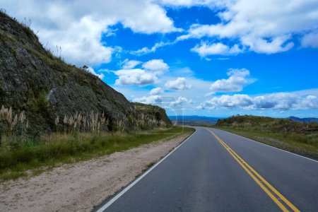 Téléchargez les photos : Itinéraire à Pampa de Achala, parc national Quebrada del Condorito, province de Cordoue, Argentine - en image libre de droit