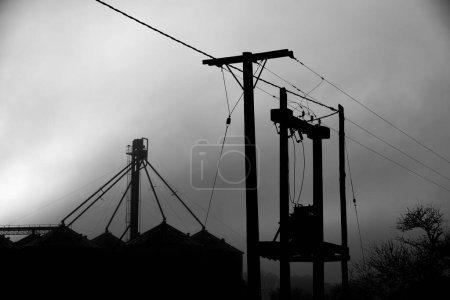 Foto de Almacenamiento de granos silos de acero, Provincia de Buenos Aires, Patagonia, Argentina - Imagen libre de derechos