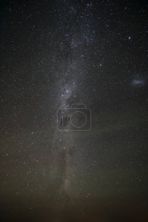 Foto de Cielo estrellado reflejado en el agua, Provincia de La Pampa, Patagonia, Argentina. - Imagen libre de derechos