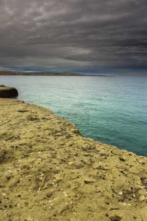 Foto de Paisaje costero en la Península Valdés al atardecer, Patrimonio de la Humanidad, Patagonia Argentina - Imagen libre de derechos