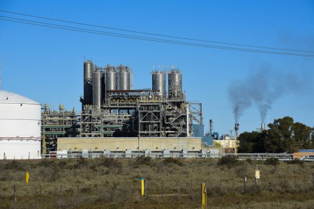 Industrieanlagen der petrochemischen Industrie Argentiniens, Patagonien, Argentinien.