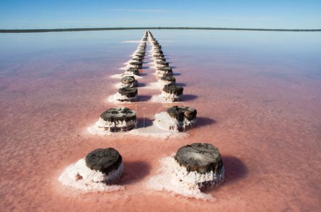 Historische Überreste der alten Salzgewinnung, Salinas Grande, La Pampa, Argentinien.