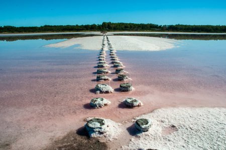 Historische Überreste der alten Salzgewinnung, Salinas Grande, La Pampa, Argentinien.