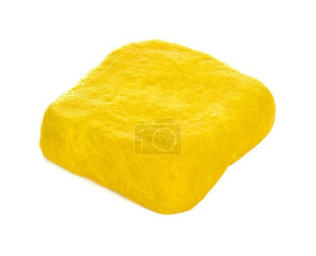 Téléchargez les photos : Tofu jaune isolé sur fond blanc. - en image libre de droit