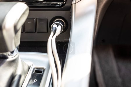 Device for charging a battery and mobile phone,power adapter,automobile auxiliary power outlet connected to the car cigarette lighter socket,two USB ports with charging cable,car charger equipment