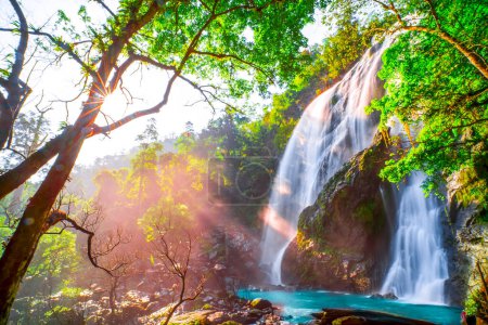 Téléchargez les photos : Khlong Lan Waterfall, Khlong Lan National Park, Kamphaeng Phet,  in Thailand.Onsen atmosphere. soft focus. - en image libre de droit