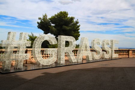 Foto de Firma con la palabra Grasse en Francia, una ciudad conocida por su perfume - Imagen libre de derechos