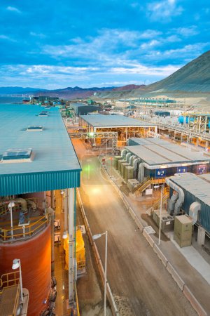 Foto de Antofagasta, Chile - Vista elevada de una planta desalinizadora. - Imagen libre de derechos