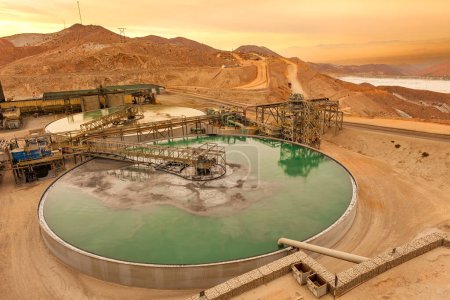 Téléchargez les photos : The water treatment facility at a copper mine and processing plant. - en image libre de droit