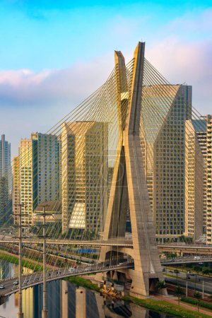 Foto de Vista del puente Octavio Frias de Oliveira en Sao Paulo, Brasil - Imagen libre de derechos