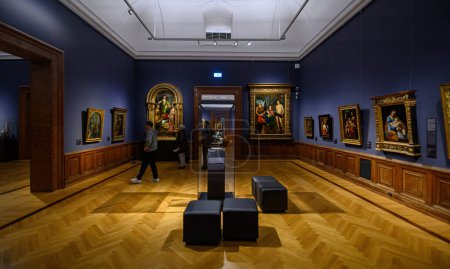 Foto de Budapest, Hungría. Interior del Museo de Bellas Artes. Hermosas pinturas - Imagen libre de derechos