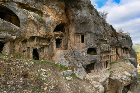 Téléchargez les photos : Ruines et tombes de Tlos, une ancienne ville lycienne près de la ville de Seydikemer, Mugla, Turquie. - en image libre de droit