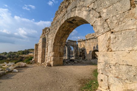 Foto de Tlos ruinas y tumbas, una antigua ciudad de Lycian cerca de la ciudad de Seydikemer, Mugla, Turquía. - Imagen libre de derechos