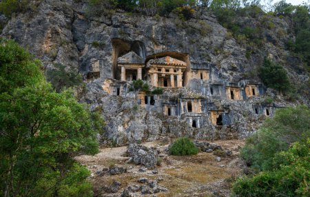Foto de Tumbas rupestres de la antigua ciudad de Pinara en Lycia, Antalya, Turquía - Imagen libre de derechos