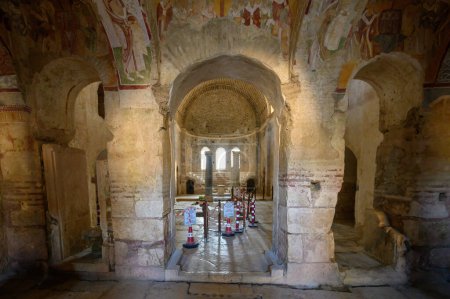 Foto de DEMRE, TURQUÍA. Interior de la Iglesia de San Nicolás (Santa Claus) - Imagen libre de derechos