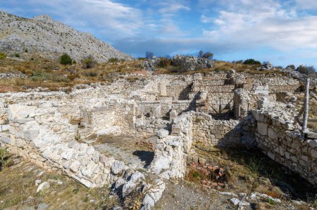 Téléchargez les photos : Sagalassos ville antique près de Burdur, Turquie. Ruines de la Haute Agora dans la ville romaine. - en image libre de droit
