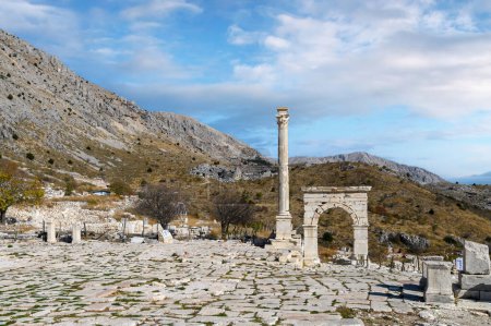 Foto de Sagalassos antigua ciudad cerca de Burdur, Turquía. Ruinas del Ágora Superior en la ciudad romana. - Imagen libre de derechos