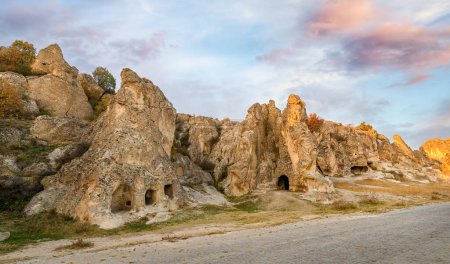 Téléchargez les photos : Eglise rupestre d'Ayazini et parc national d'Afyon, Turquie. Ancienne vallée historique du Frig (Phrygie, Gordion) - en image libre de droit