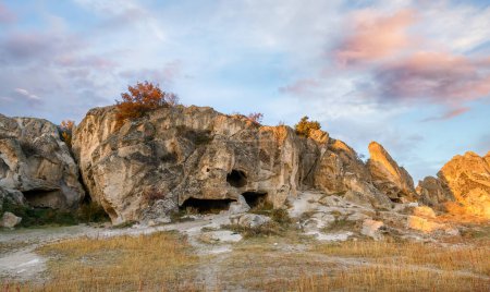 Téléchargez les photos : Eglise rupestre d'Ayazini et parc national d'Afyon, Turquie. Ancienne vallée historique du Frig (Phrygie, Gordion) - en image libre de droit