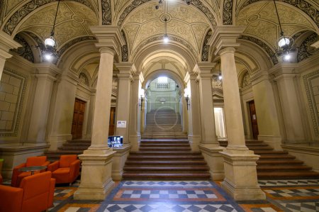 Téléchargez les photos : BUDAPEST, HONGRIE. Intérieur de la bibliothèque de l'université centrale ELTE. Eotvos Lorand University (ELTE) est la plus grande et la plus ancienne université de Hongrie. - en image libre de droit