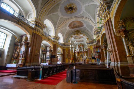 Téléchargez les photos : Budapest, Hungary. Interior of the Inner-City Church of the Franciscans - en image libre de droit