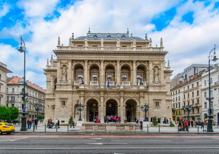 Téléchargez les photos : Budapest, Hongrie. L'Opéra royal d'État hongrois, considéré comme l'un des chefs-d'œuvre de l'architecte et l'un des plus beaux d'Europe. - en image libre de droit