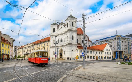 Téléchargez les photos : Bratislava, Slovakia. Old Cathedral of Saint John of Matha and Saint Felix of Valois - en image libre de droit