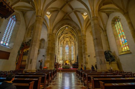 Foto de Bratislava, Slovakia. Interior of St. Martin's Cathedral, a 13th-century Gothic Romanesque Catholic cathedral - Imagen libre de derechos
