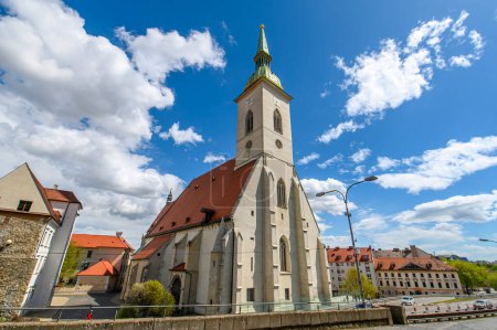 Téléchargez les photos : St. Martin's Cathedral in Bratislava, Slovakia. 13th-century Gothic Romanesque Catholic cathedral - en image libre de droit