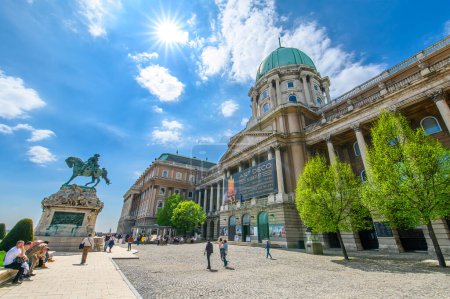 Téléchargez les photos : Budapest, Hungary. Buda Castle Royal Palace and the statue of Prince Eugene of Savoy - en image libre de droit