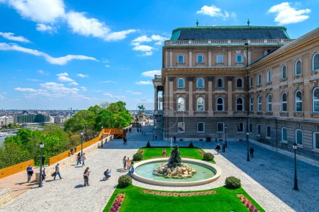 Téléchargez les photos : Buda Castle Royal Palace and Hungarian National Gallery in Budapest, Hungary - en image libre de droit