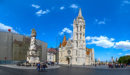 Téléchargez les photos : Budapest, Hungary. Matthias Church, a church located in front of the Fisherman's Bastion at the heart of Buda's Castle District. - en image libre de droit
