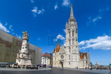 Téléchargez les photos : Budapest, Hungary. Matthias Church, a church located in front of the Fisherman's Bastion at the heart of Buda's Castle District. - en image libre de droit