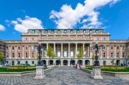 Foto de Budapest, Hungary. Hunyadi Court in Buda Castle Royal Palace and Hungarian National Gallery - Imagen libre de derechos