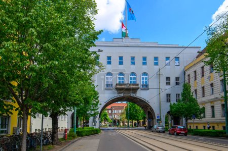 Téléchargez les photos : Szeged, Hungary. Historic Porta Heroum or Heroes Gate - en image libre de droit