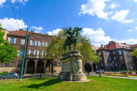 Téléchargez les photos : Szeged, Hongrie. Statue équestre de Ferenc Rakoczi sur la place Lajos Kossuth - en image libre de droit