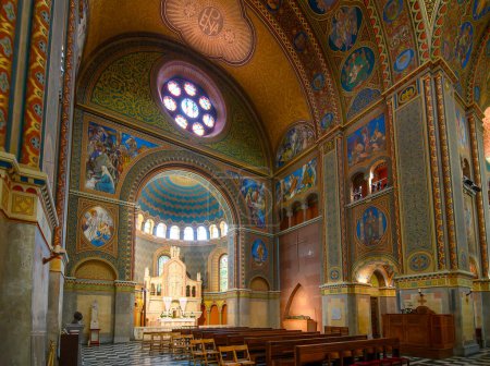 Foto de Szeged, Hungría. Interior de La Iglesia Votiva y Catedral de Nuestra Señora de Hungría - Imagen libre de derechos