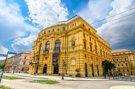 Téléchargez les photos : Szeged, Hungary. The National Theatre of Szeged is the main theatre of Szeged, Hungary. It was built in 1883 in Eclectic and Neo-baroque style. - en image libre de droit