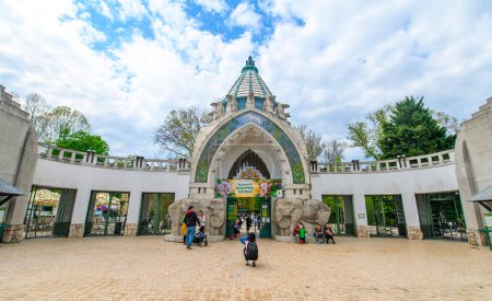 Téléchargez les photos : Budapest, Hongrie. Entrée du zoo de Budapest. - en image libre de droit