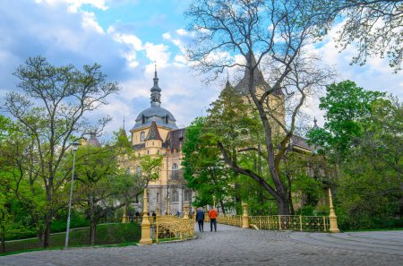 Foto de Castillo de Vajdahunyad en el parque Varosliget, Budapest, Hungría - Imagen libre de derechos