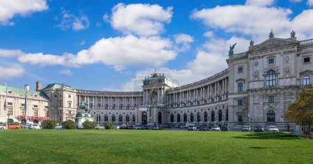 Foto de Viena, Austria. Neue Burg Museo complejo parte del Palacio Imperial de Hofburg en el centro de Wien. Un hito famoso y un destino turístico popular - Imagen libre de derechos