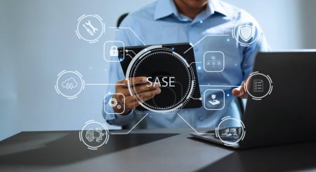 SASE Secure Access Service Edge concepto, hombre de negocios con ordenador portátil y pc digital, tocando Secure Access Service Edge icono en el fondo de pantalla virtual, contraseña, red, marco y tecnología de soporte
