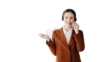 Téléchargez les photos : Opérateur de centre d'appels sérieux dans casque sans fil parler avec le client - en image libre de droit