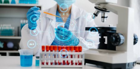  Wissenschaftlerin, die mit Mikropipetten arbeitet, die biochemische Proben analysieren, fortschrittliches wissenschaftliches chemisches Labor für Medizin.