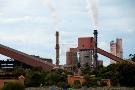 Foto de Whyalla, Australia - April 24, 2022: Whyalla steelworks and the only manufacturer of rails in Australia - Imagen libre de derechos