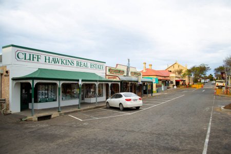 Foto de Kingscote, Australia - 28 de abril de 2022: Tiendas locales de negocios en Dauncey Street - Imagen libre de derechos