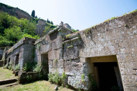 Foto de Necrópolis etrusca de Crocifisso del Tufo - Orvieto - Italia - Imagen libre de derechos