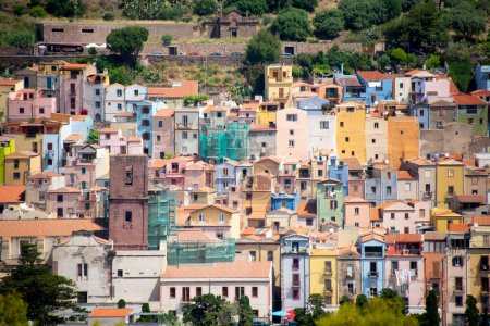 Téléchargez les photos : Ville de Bosa - Sardaigne - Italie - en image libre de droit